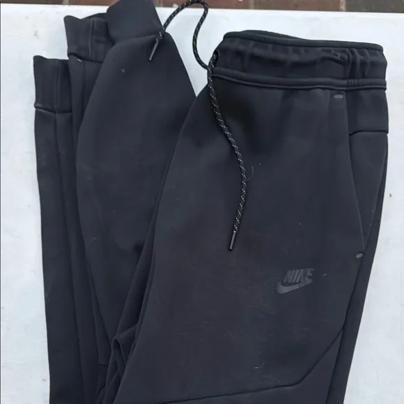 Nike Tech Black Jogger Pants - Picture 3 of 6